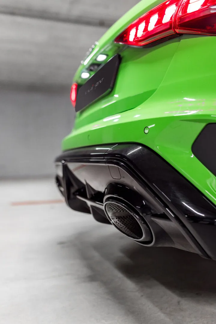 Scarico e paraurti posteriore dell’Audi verde